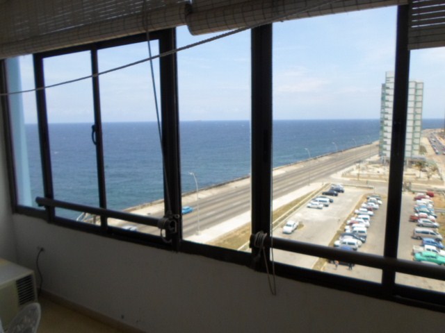 130 - THREE BEDROOM INDEPENDENT APARTMENT FOR RENT SEAFRONT VIEW HAVANA  MELIA COHIBA